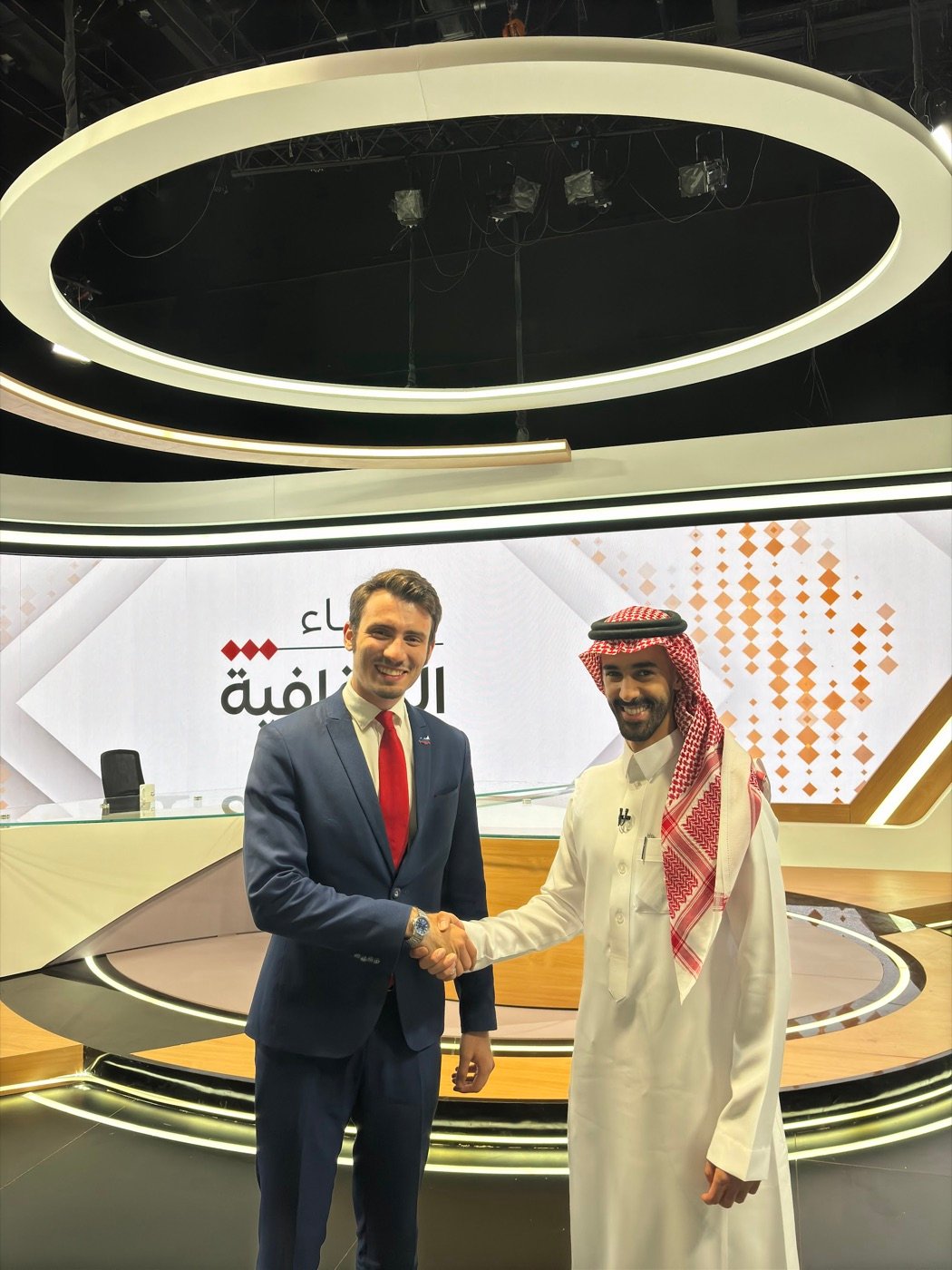 ضيف في استوديو تلفزيوني عربي