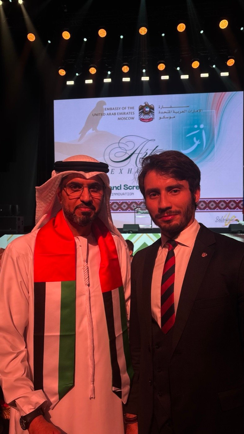 احتفال مع أصدقاء إماراتيين